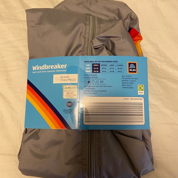 ALDI Gear 2023 Capsule Collection NWT Silver Zip Up Windbreaker Jacket Unisex 🌈 - Picture 4 of 5